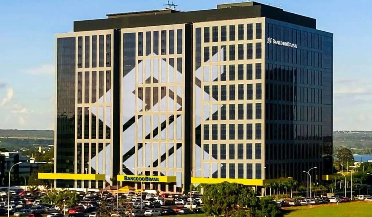 Bancários e clientes protestam contra o desmonte do Banco do Brasil