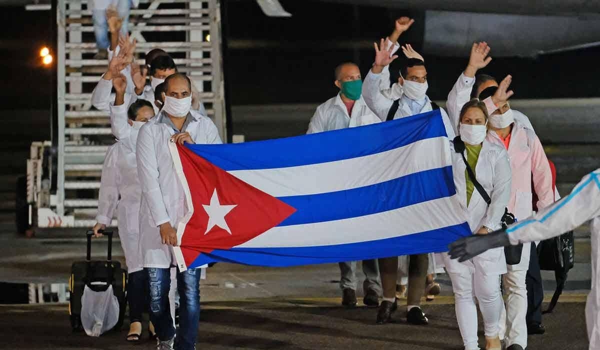 Procura por passagem para Cuba aumenta após a ilha oferecer vacina para turistas