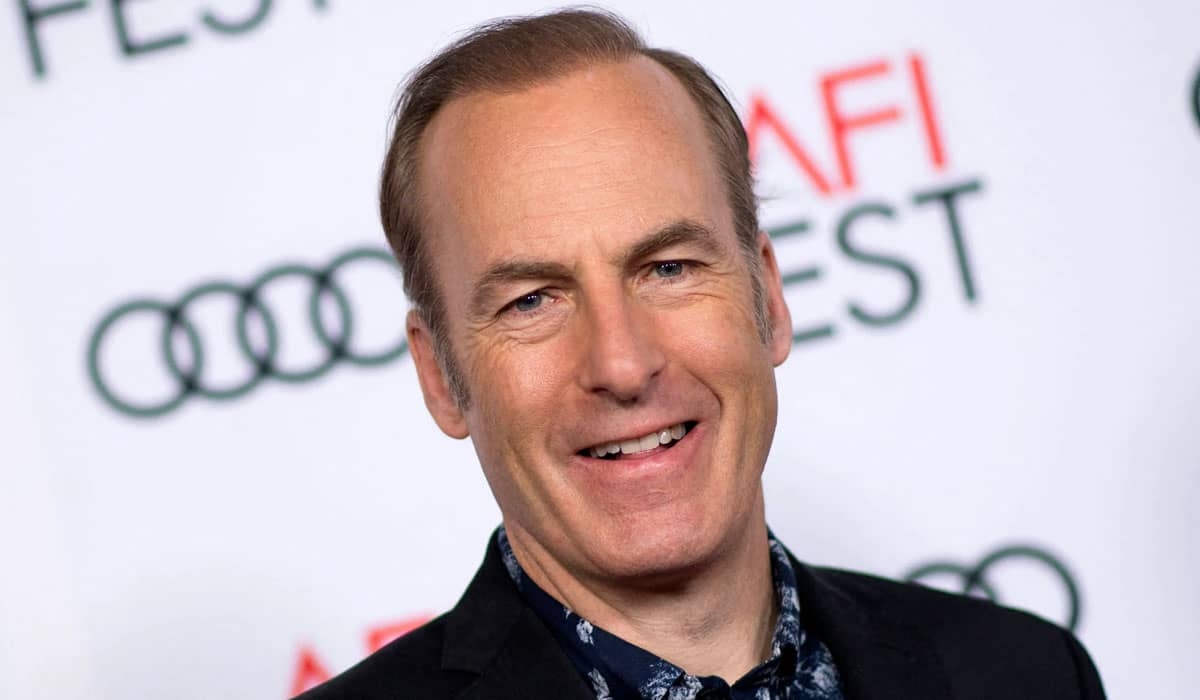 Bob Odenkirk segue estável após ataque cardíaco no set de Better Call Saul