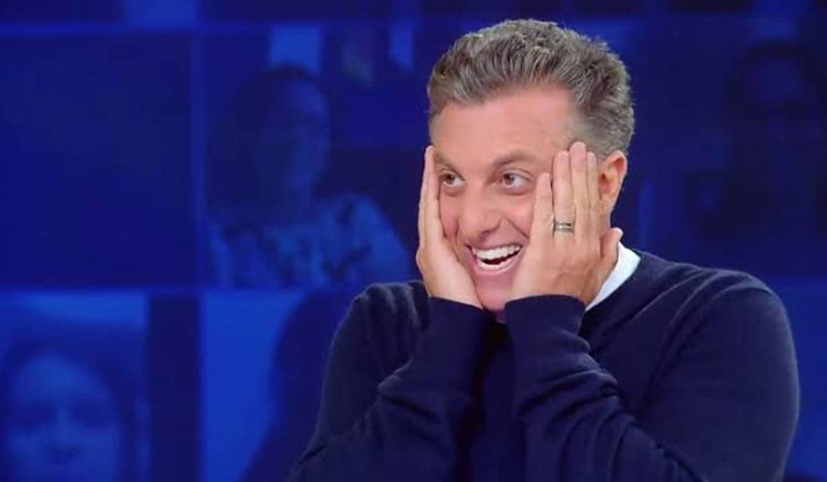 No Criança Esperança, Luciano Huck defende volta urgente às aulas presenciais