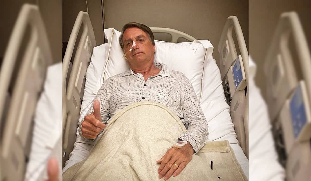 Após férias polêmicas, Bolsonaro é internado com obstrução intestinal