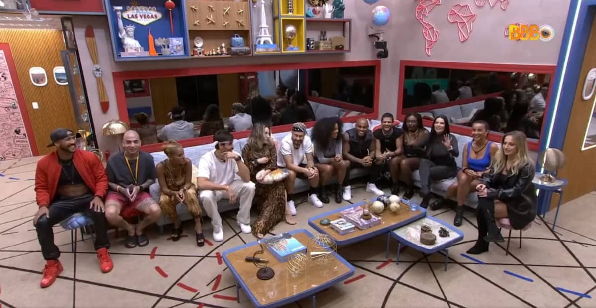 Diretamente da sala do BBB 23, Dania Mendez conversa com membros de "La Casa de Los Famosos"