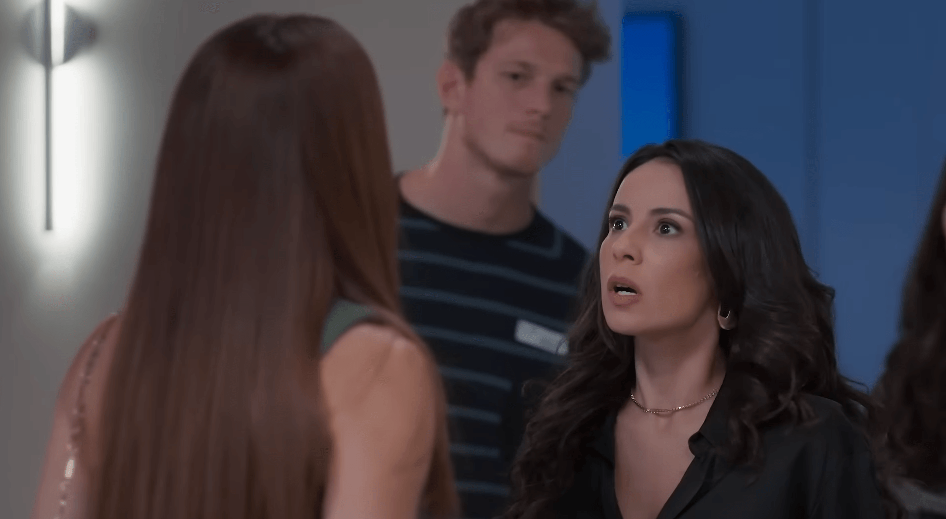 Resumo da novela Três Graças: Zenilda desmascara Ferette e vilão descobre segredo de Gerluce