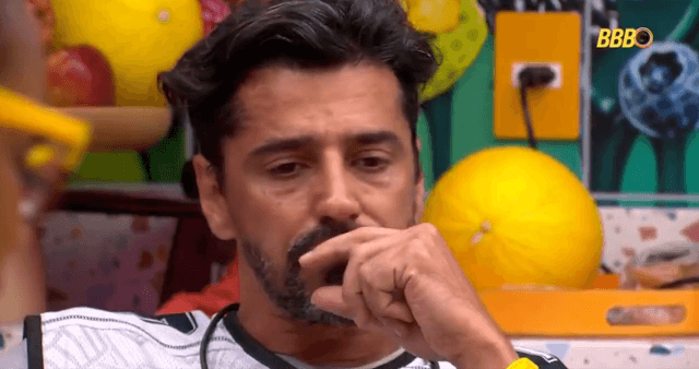 Susto no BBB 26: Alberto Cowboy passa mal ao vivo, perde o ar e mobiliza a casa; saiba o estado de saúde