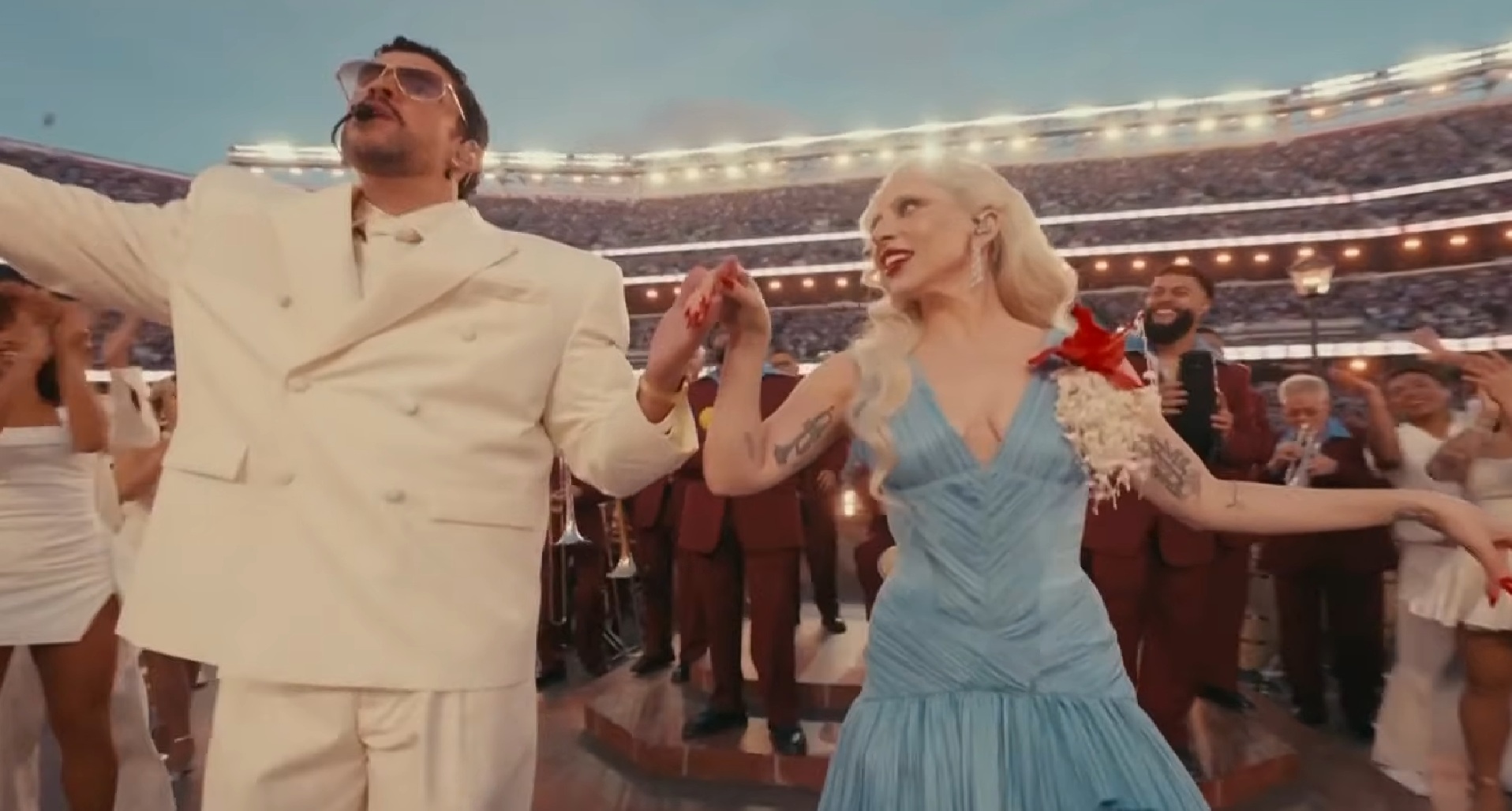 Bad Bunny faz história no Super Bowl LX com participações de Lady Gaga e Ricky Martin