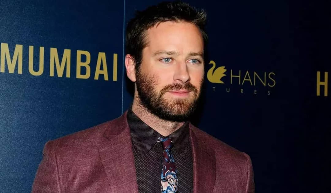 Após demissão, Armie Hammer quebra silêncio sobre acusações de canibalismo