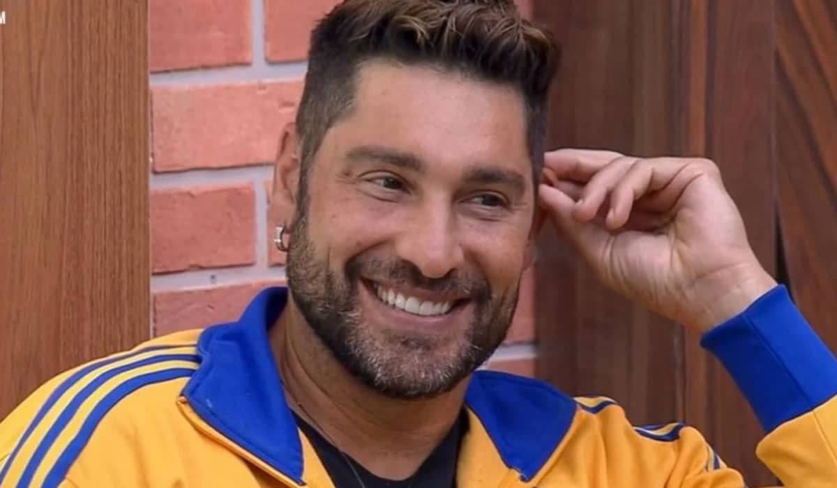 A Fazenda: Eliminação de Victor Pecoraro divide opiniões na web