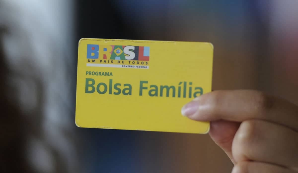 Governo cancela anúncio do Auxílio Brasil após reação do mercado