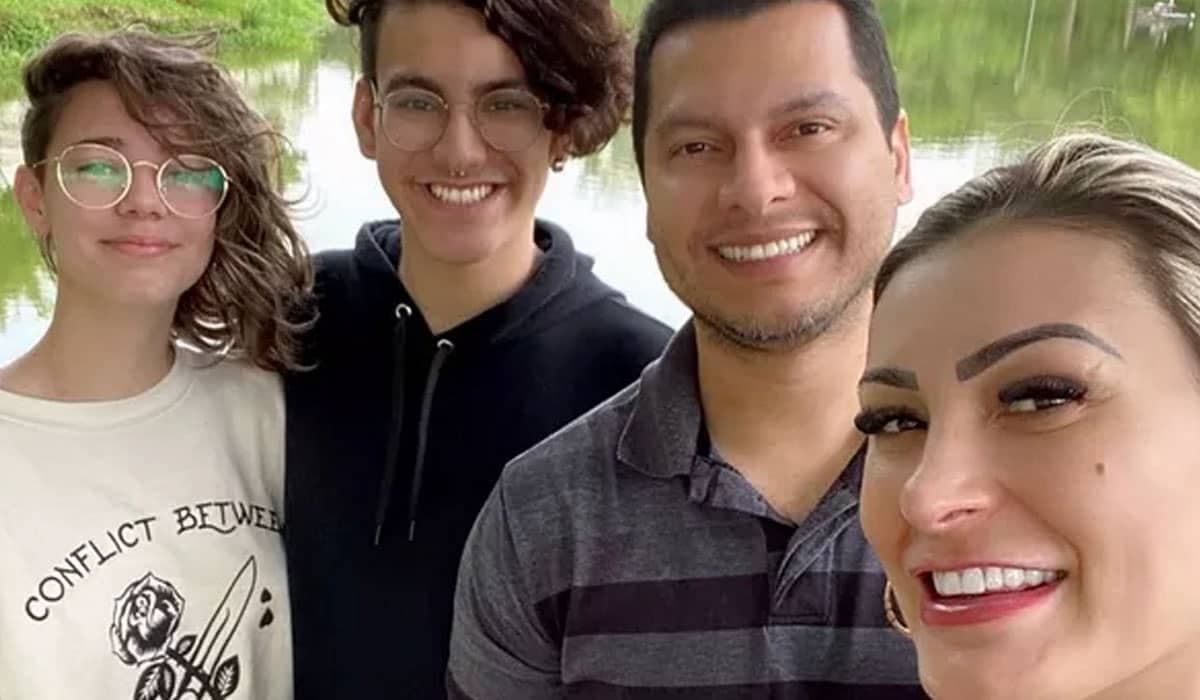 Após escândalos, Andressa Urach e ex-marido posam com a família