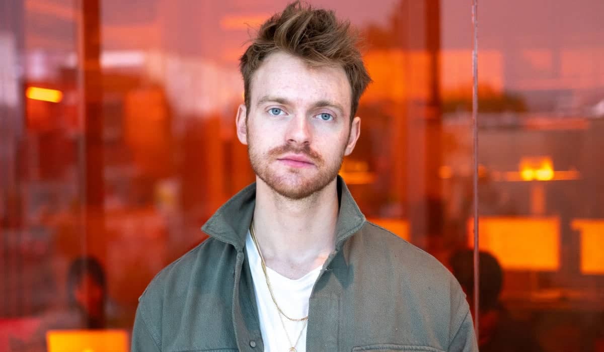 Irmão de Billie Eilish, Finneas, irá produzir trilha sonora do filme 'The Fallout'
