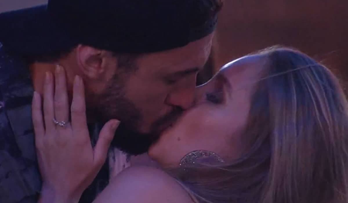 Shippa ou não? Beijo de Carla e Arthur no BBB 21 divide opiniões