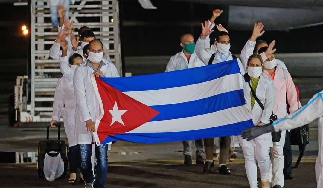 Procura por passagem para Cuba aumenta após a ilha oferecer vacina para turistas