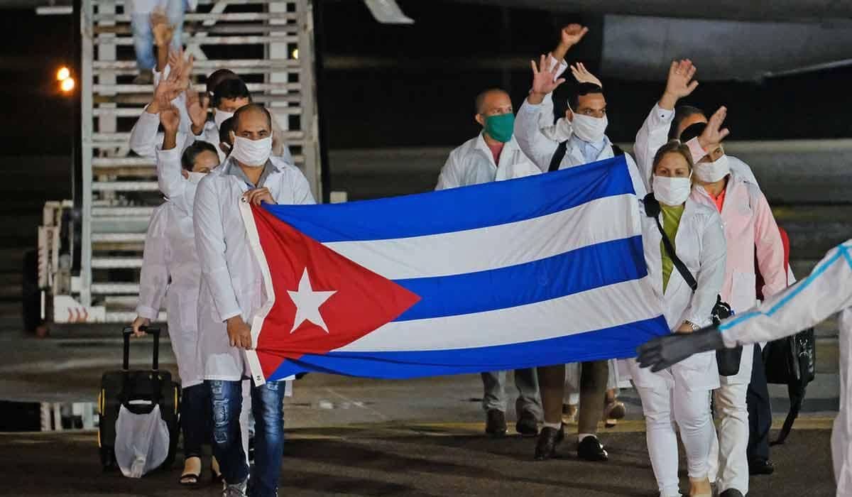 Procura por passagem para Cuba aumenta após a ilha oferecer vacina para turistas