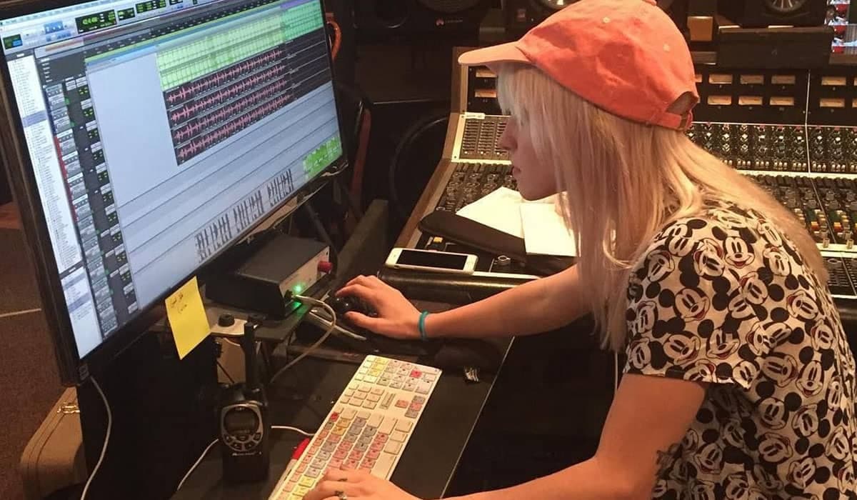 Hayley Williams irá lançar novo álbum solo nesta sexta-feira, 5