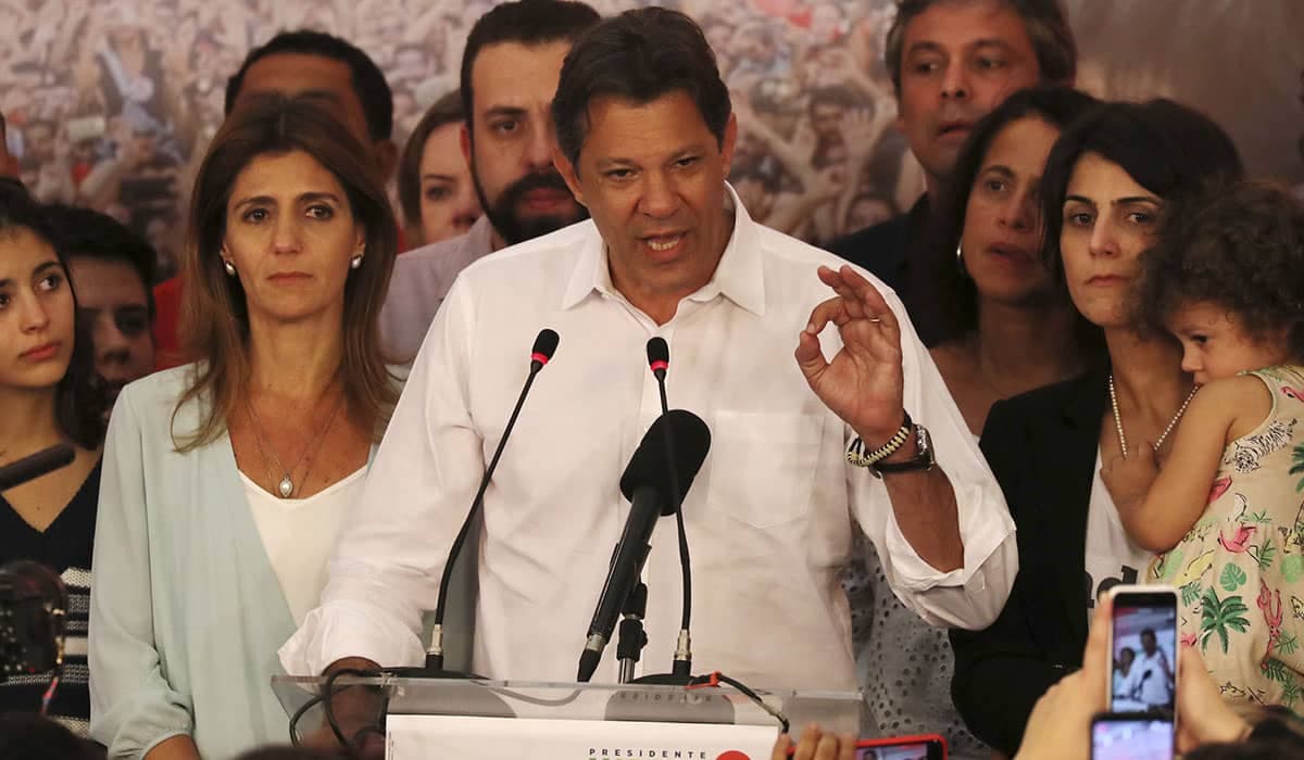 Lula convence Haddad a concorrer nas eleições presidenciais de 2022