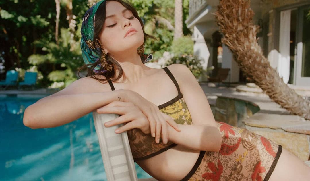 Selena Gomez é capa da Vogue e fala sobre família e dificuldades na carreira