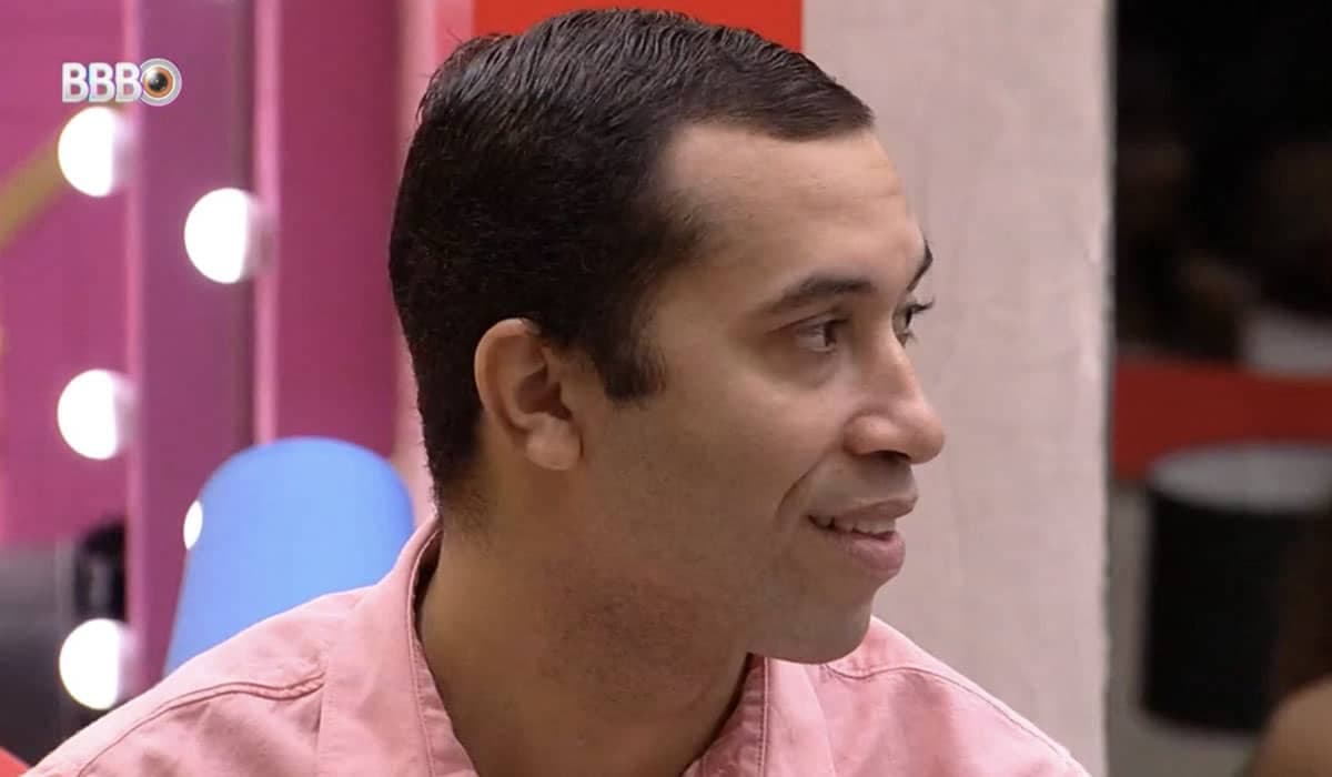 Enquete BBB 21 ao vivo | Famosos comentam o Paredão e declaram 'FicaGil'