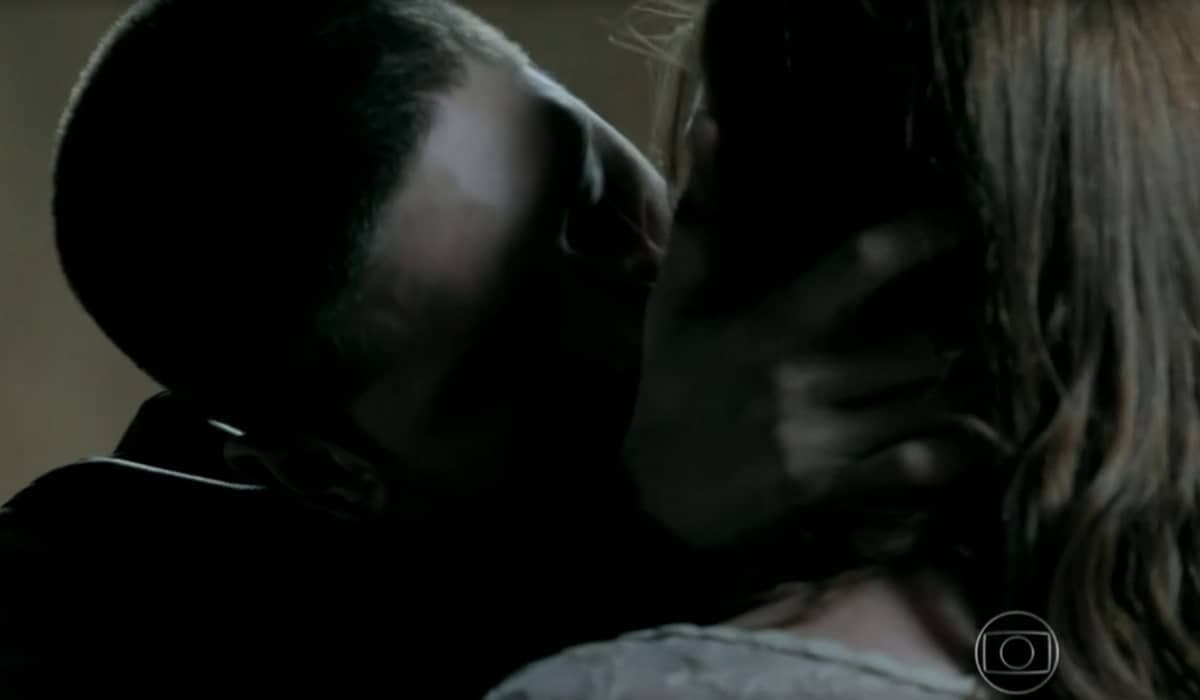 João Lucas e Maria Ísis se beijam em Império; Confira o resumo da novela