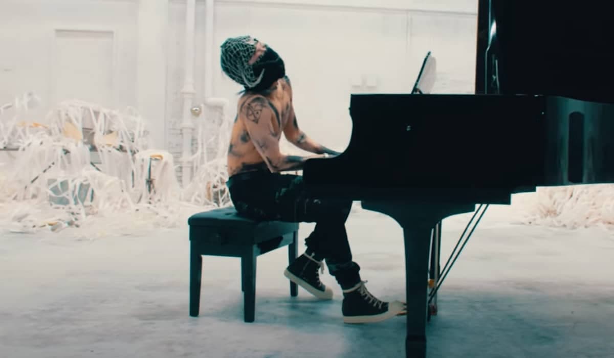 Taemin lança clipe sombrio de 'Advice', faixa-título de seu novo mini-álbum