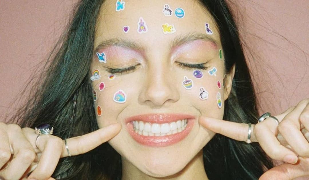 Álbum de estreia de Olivia Rodrigo, 'Sour', é sincero e cativante