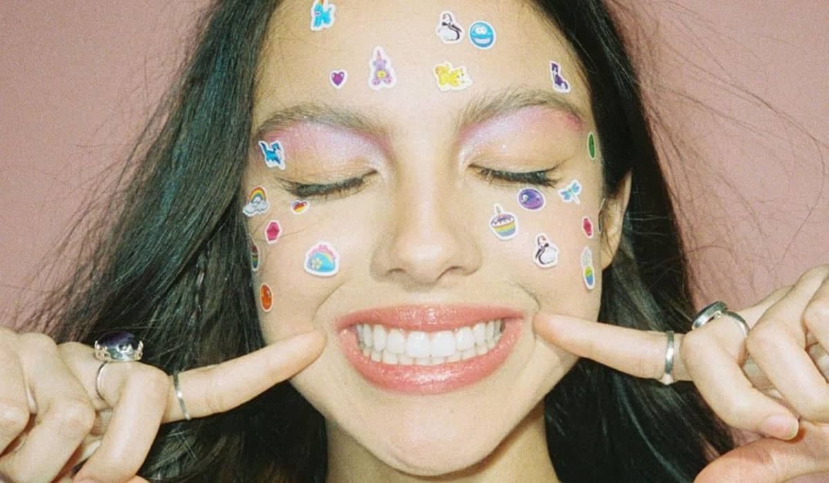 Álbum de estreia de Olivia Rodrigo, 'Sour', é sincero e cativante