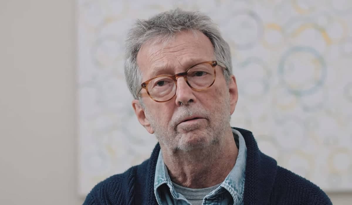 Eric Clapton alega, sem provas, que vacina contra Covid-19 gera problemas de fertilidade