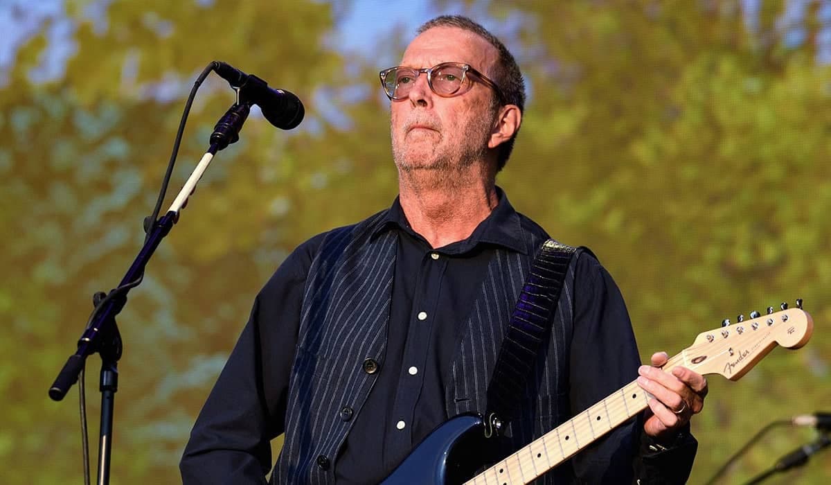 Eric Clapton se recusa a tocar em locais que exigem vacina contra Covid-19