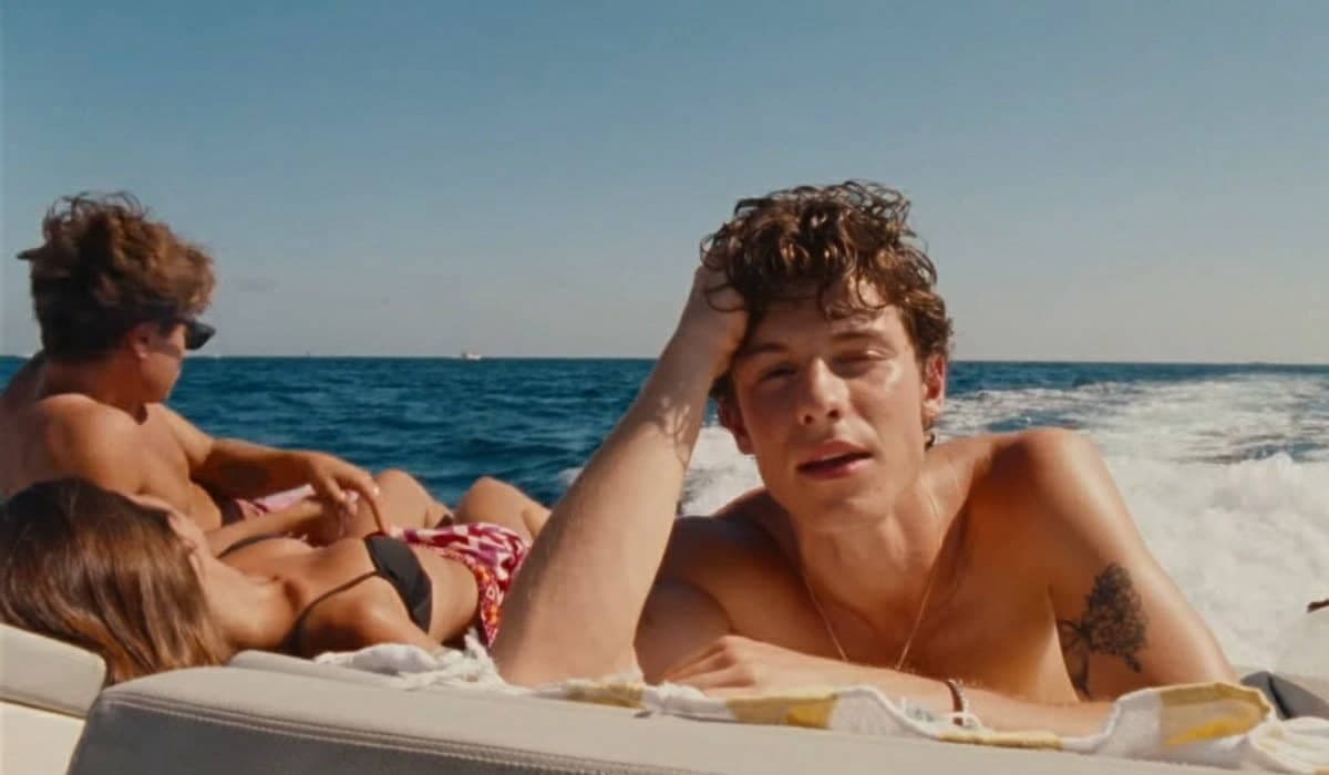 Shawn Mendes lança clipe ensolarado de 'Summer of Love'; Assista