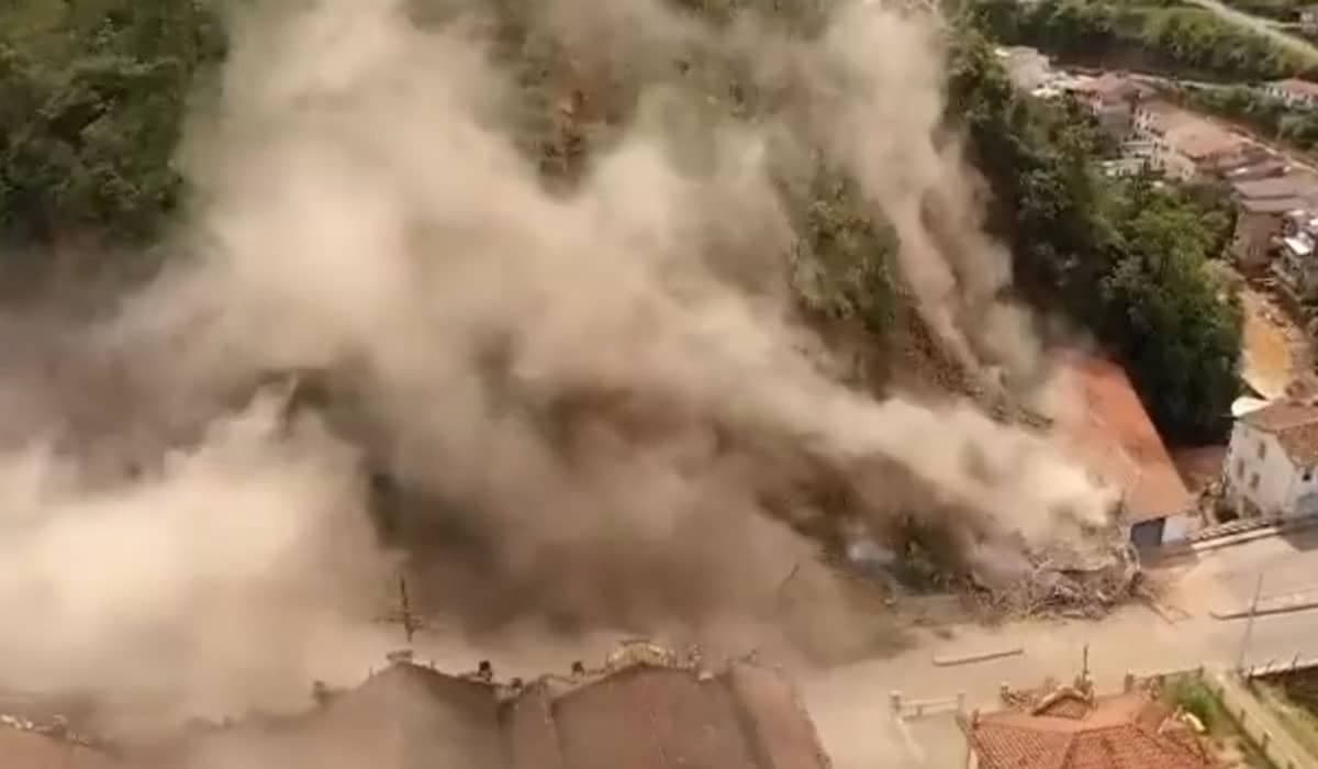 Vídeos mostram deslizamento destruindo casarões em Ouro Preto
