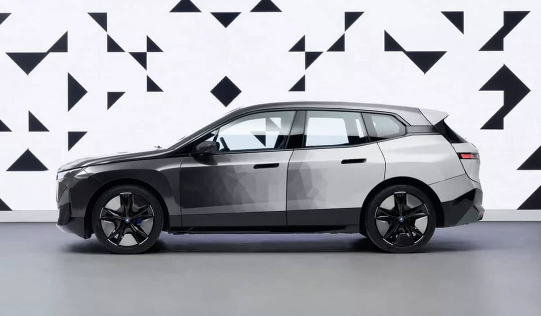 BMW apresenta carro que muda de cor na CES 2022