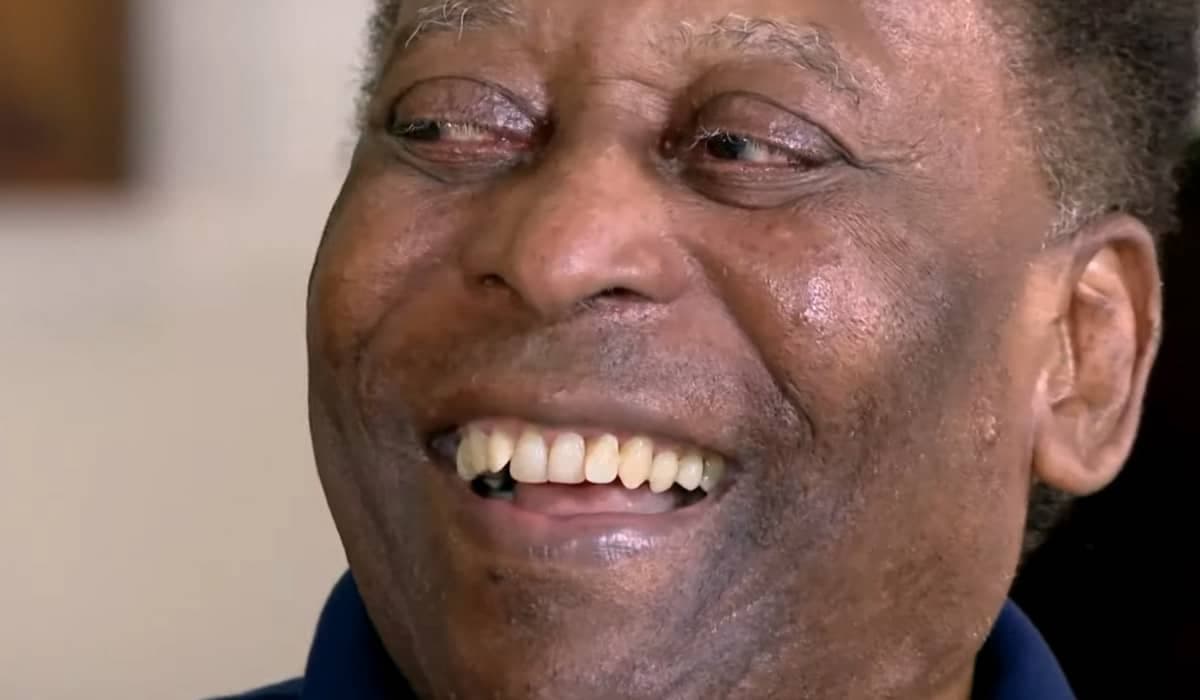 Pelé morre aos 82 anos e ganha homenagens por todo o planeta