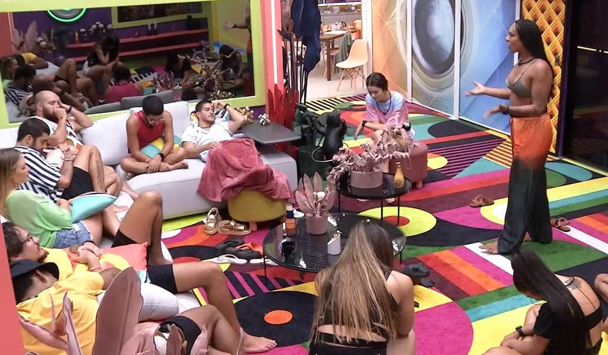 Arthur, Douglas ou Naiara: Acompanhe ao vivo a eliminação do BBB 22