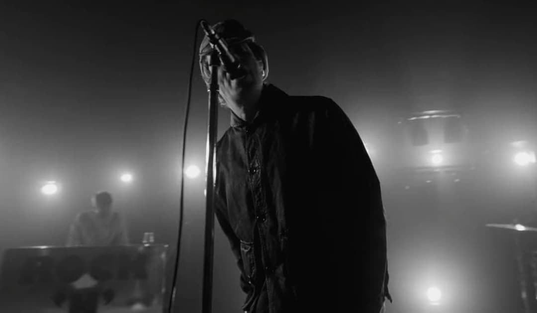 Liam Gallagher lança clipe oficial de 'Everything's Electric'
