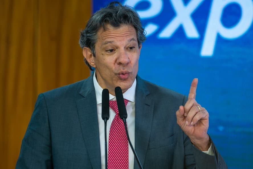 Dia D do tarifaço: governo lança pacote de socorro com crédito ao agro e compra de perecíveis