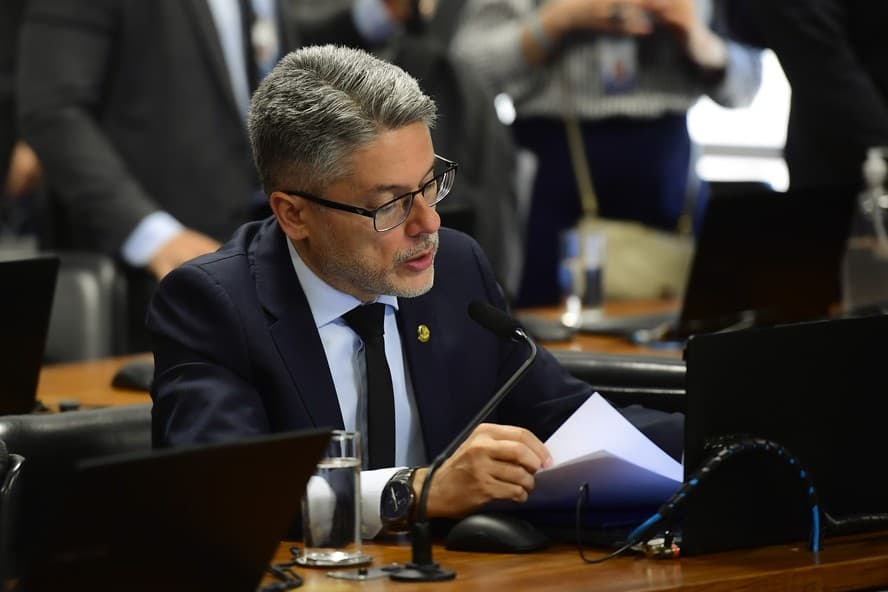 CCJ do Senado rejeita PEC da Blindagem e enterra proposta polêmica
