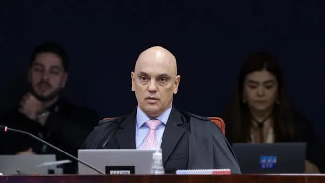 Moraes vota pela condenação de Bolsonaro e réus por tentativa de golpe