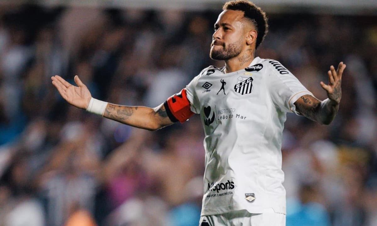 Neymar sai do banco, faz dois de pênalti, e Santos arranca empate com o Flamengo