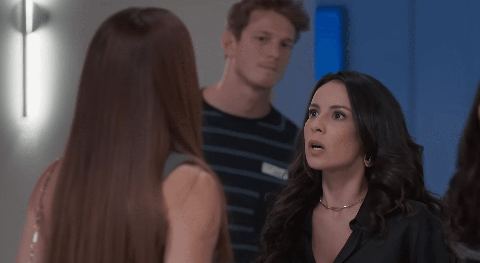 Resumo da novela Três Graças: Zenilda desmascara Ferette e vilão descobre segredo de Gerluce