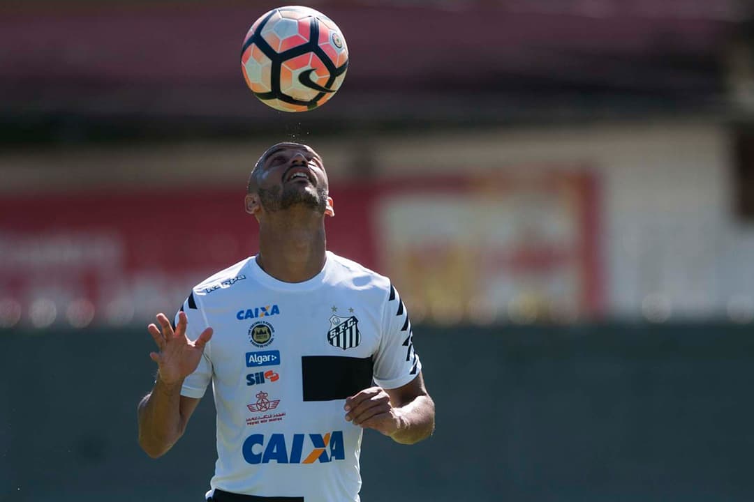 Santos aposta em Thaciano titular e novidade no banco contra o Athletico-PR