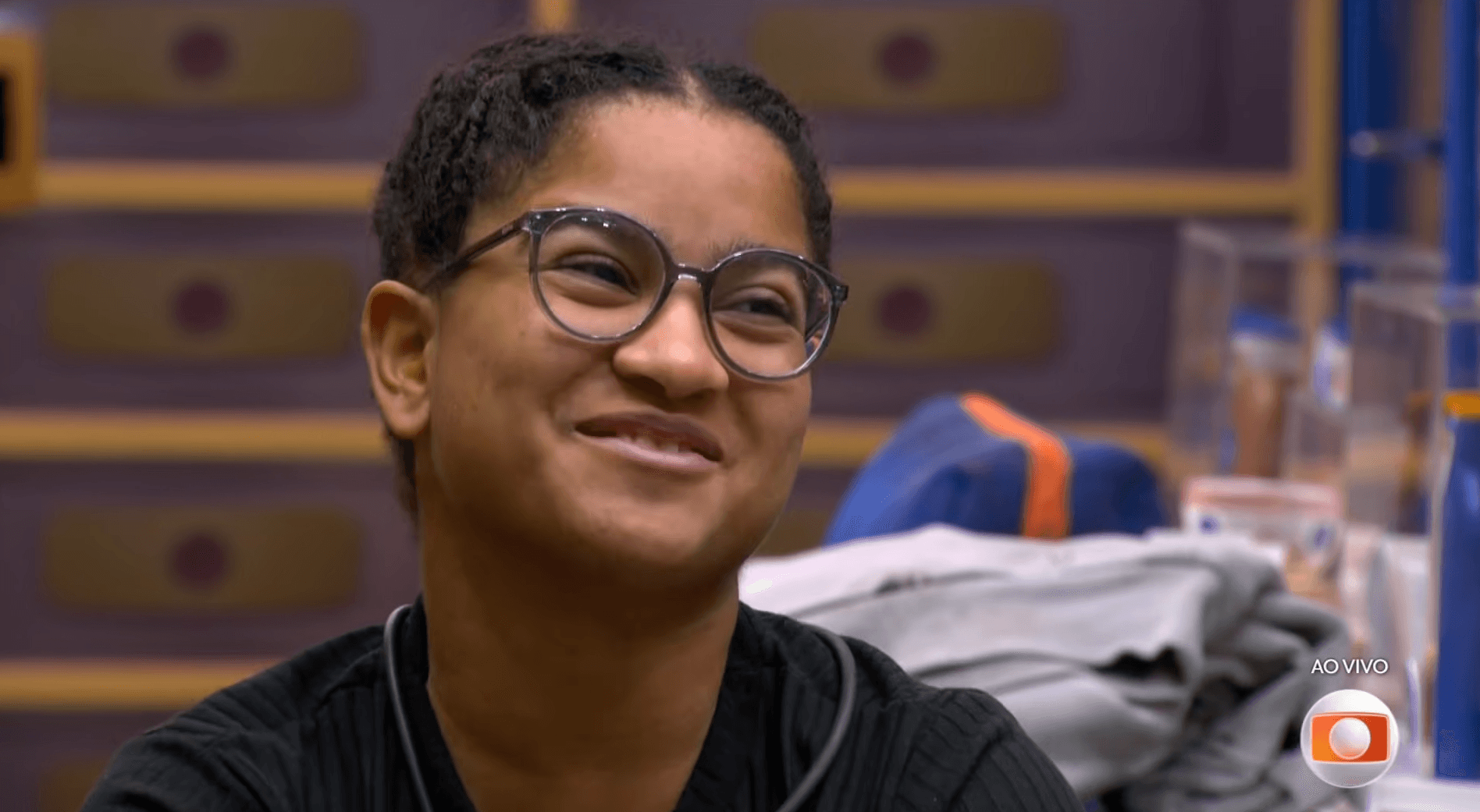 BBB 26: Erro de crase barra Milena da Festa do Líder e divide opiniões na web. Entenda a polêmica com "quero muito ir à festa do líder"