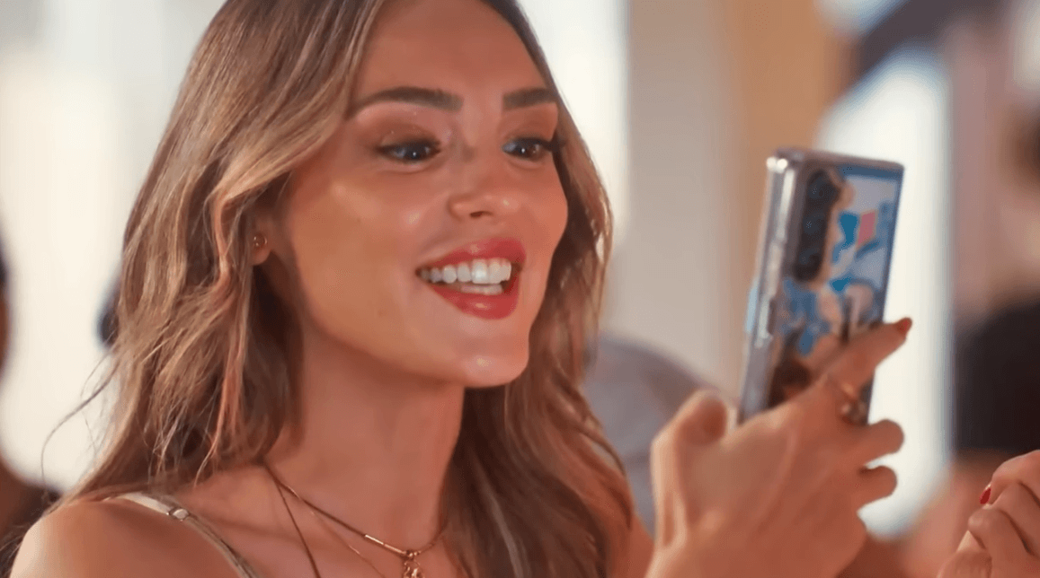 Resumo de Coração Acelerado: Naiane rouba identidade de Agrado e engana João Raul