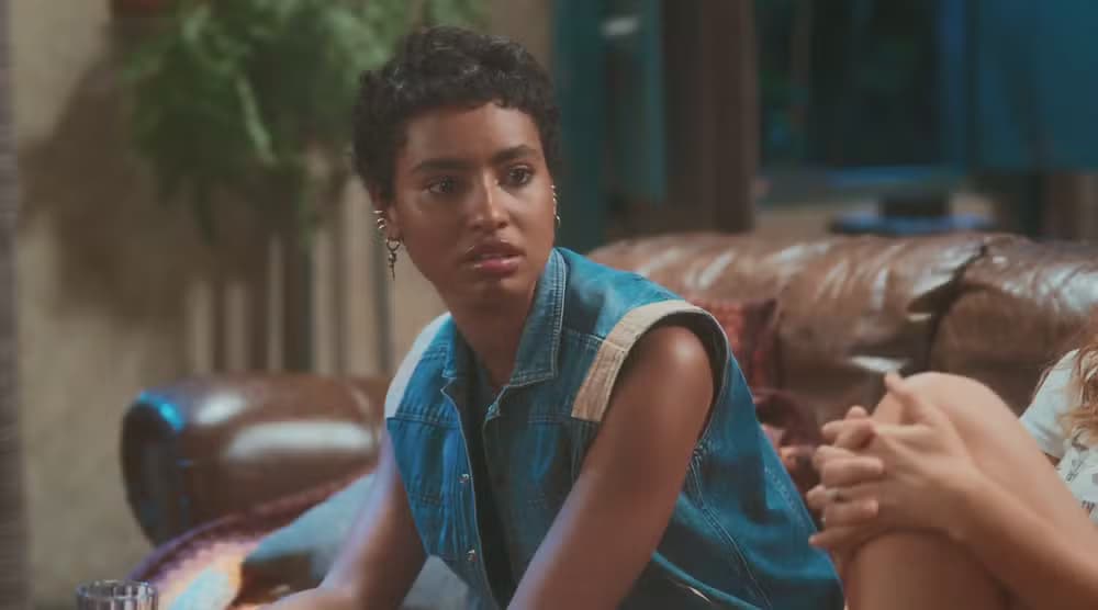 Resumo 'Coração Acelerado': Eduarda flagra roubo de sua voz e sofre ameaças