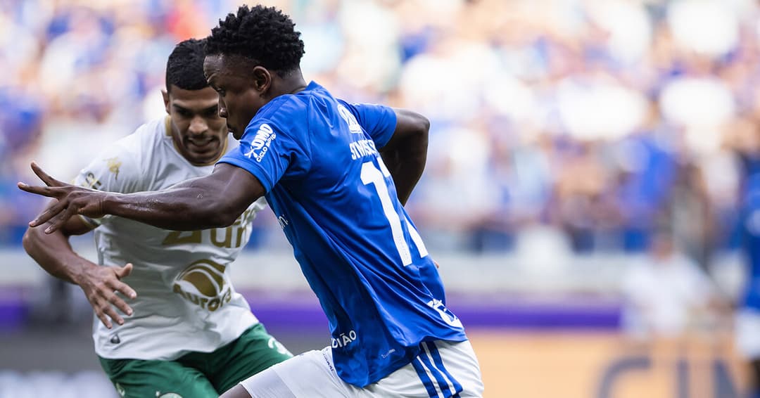 Com emoção até o fim, Cruzeiro vence a Chapecoense e ganha fôlego no Brasileirão