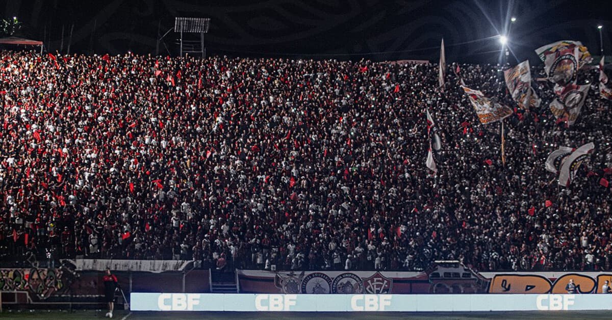 Com lei do ex e expulsão, Vitória vira sobre o Fortaleza e larga na frente na final do Nordestão