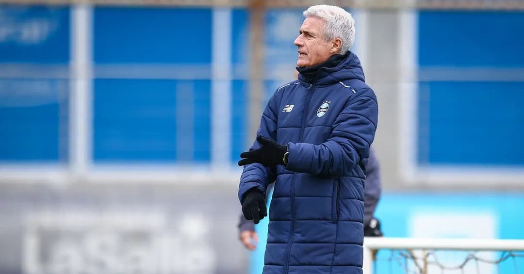 Luís Castro avalia vitória do Grêmio e confirma chegada do reforço Jovane Cabral