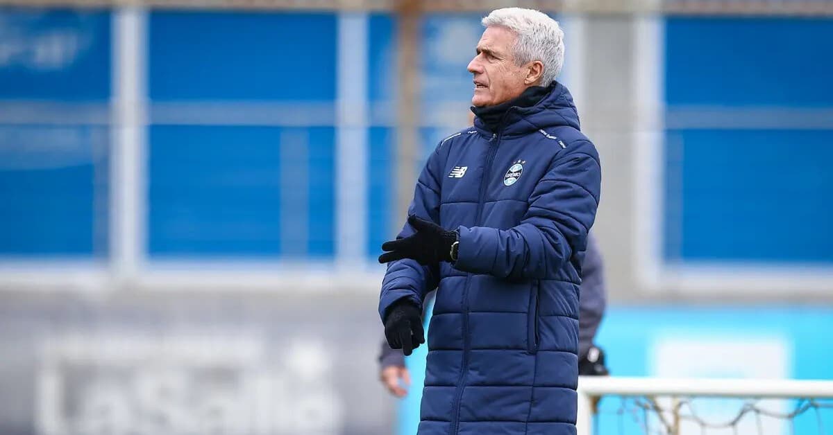 Luís Castro avalia vitória do Grêmio e confirma chegada do reforço Jovane Cabral