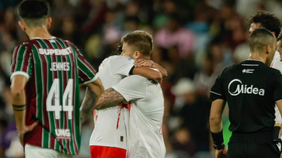 Fluminense busca empate com RB Bragantino nos acréscimos em jogo marcado por estreia de Hulk e expulsões