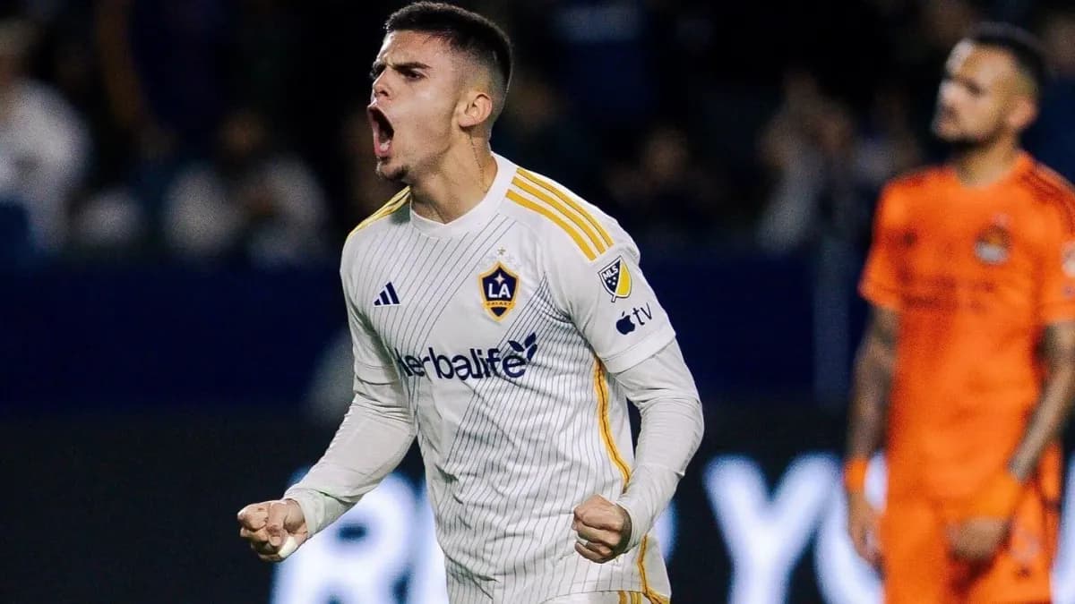 Gabriel Pec desembarca em Belo Horizonte para assinar com o Cruzeiro