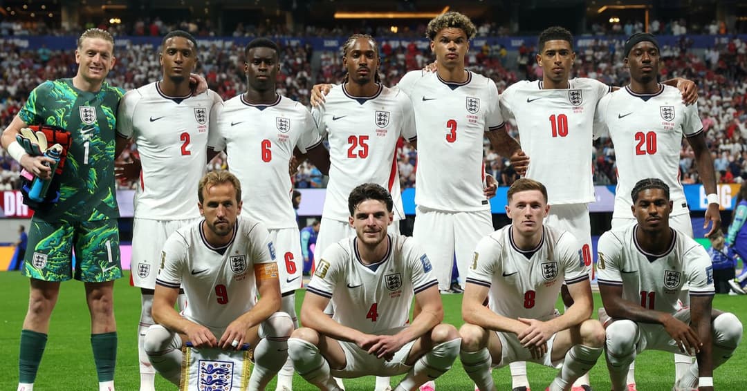 Inglaterra tem dúvida na lateral direita para enfrentar o México nas oitavas