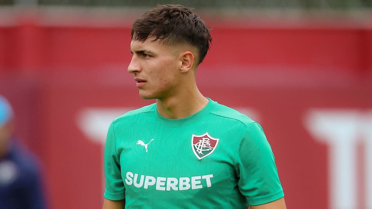 Fluminense encaminha venda do volante Bernal ao Real Betis por cerca de R$ 52 milhões